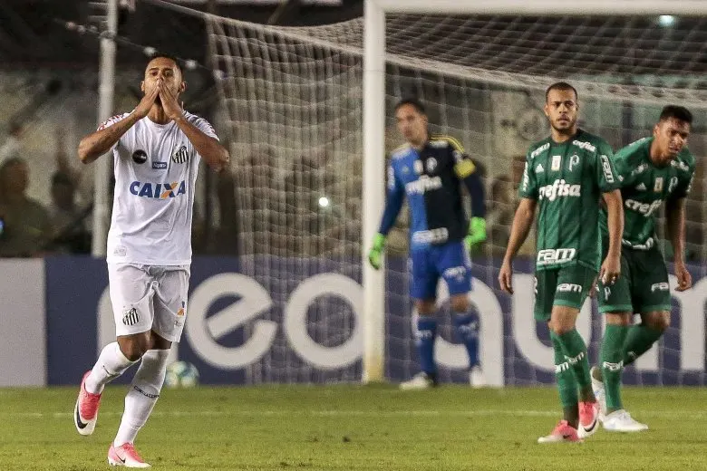 Com gol polêmico, Santos vence clássico contra Palmeiras pelo Campeonato Brasileiro