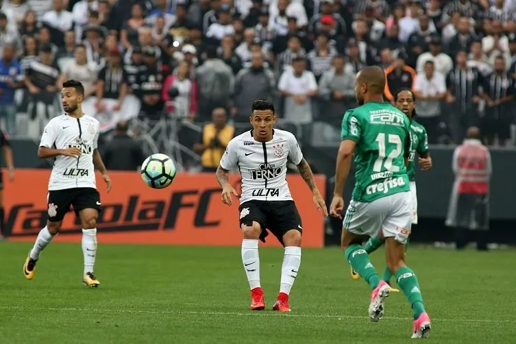 Corinthians passa pelo Palmeiras no Itaquerão e faz rival 