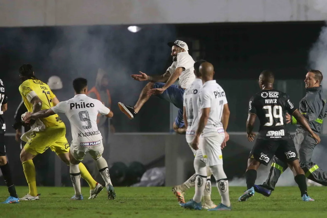 Santos é punido pelo STJD por confusão em jogo contra o Corinthians