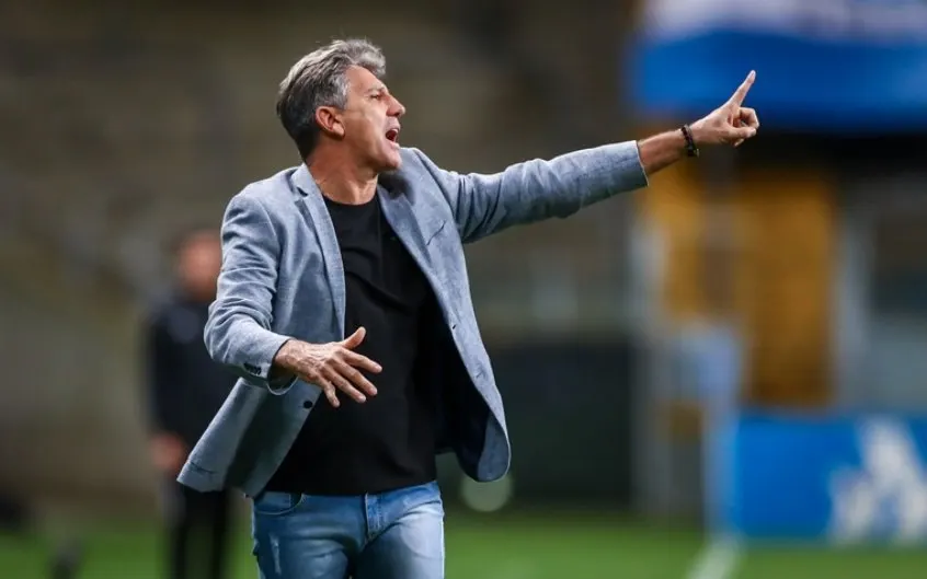 Fracassos de Renato Gaúcho e Aguirre dão estabilidade a Sylvinho no Corinthians