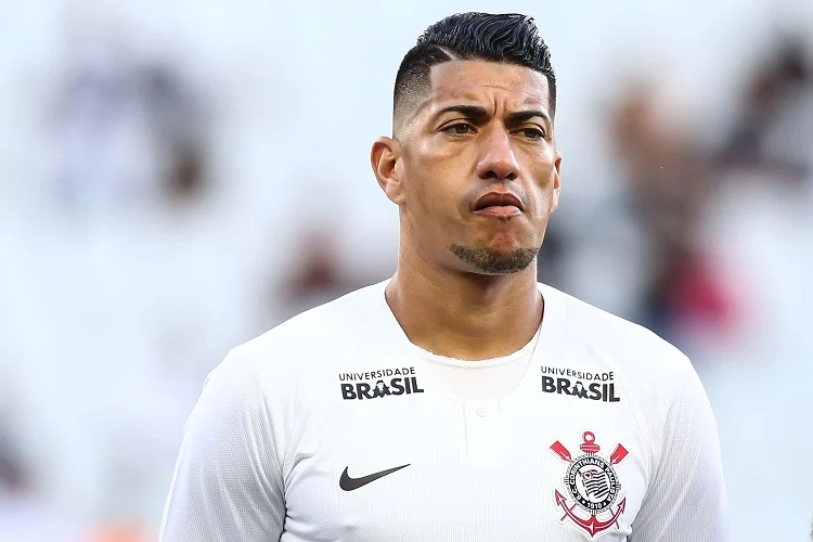 [COMENTE] Para você, o Corinthians deveria ceder Ralf para o Goiás?