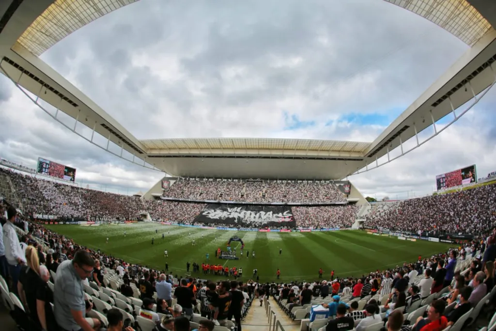 Justiça suspende por 60 dias ação da Caixa que cobra R$ 536 mi do Corinthians