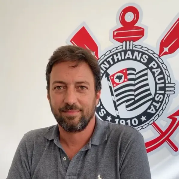 Diretor do Corinthians fala sobre possibilidade de repatriar Paulinho e Renato Augusto