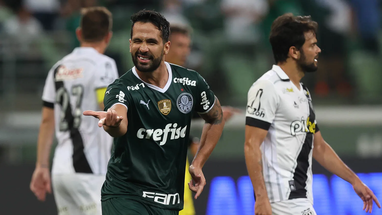 Em noite de zagueiros, Verdão bate a Ponte Preta por 3 a 0 no Allianz Parque