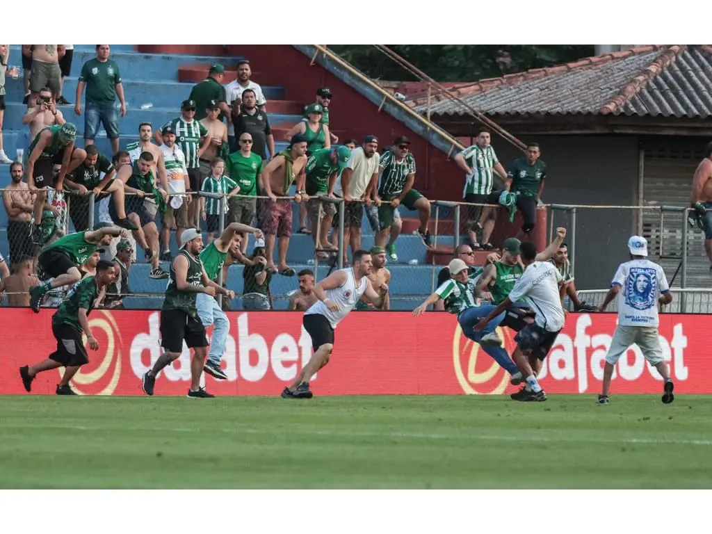 Cruzeiro é absolvido pelo STJD e terá torcida contra o Palmeiras