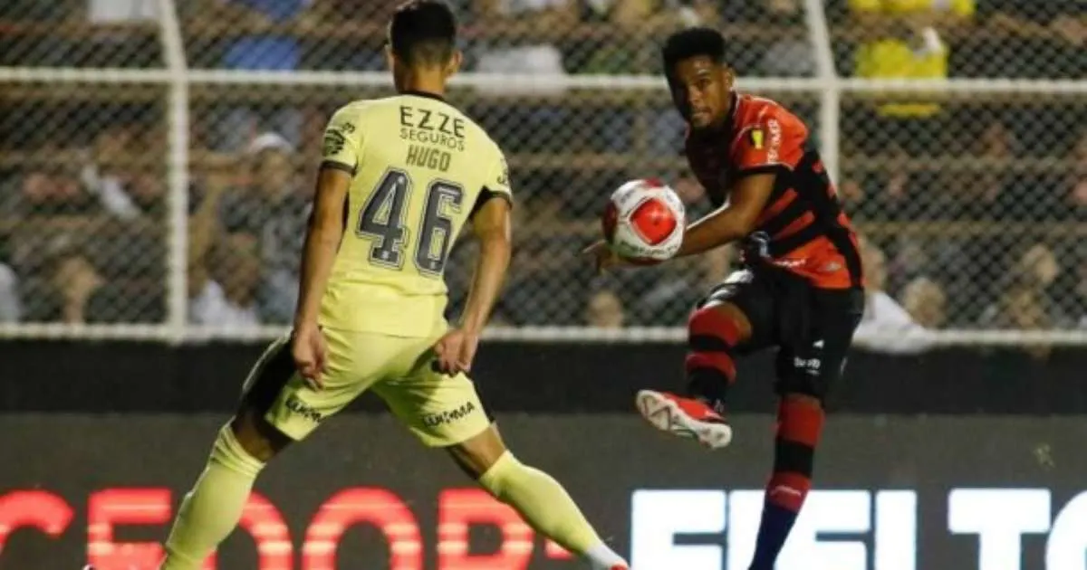 Corinthians desperdiça chances, sofre gol no fim e perde para o Ituano