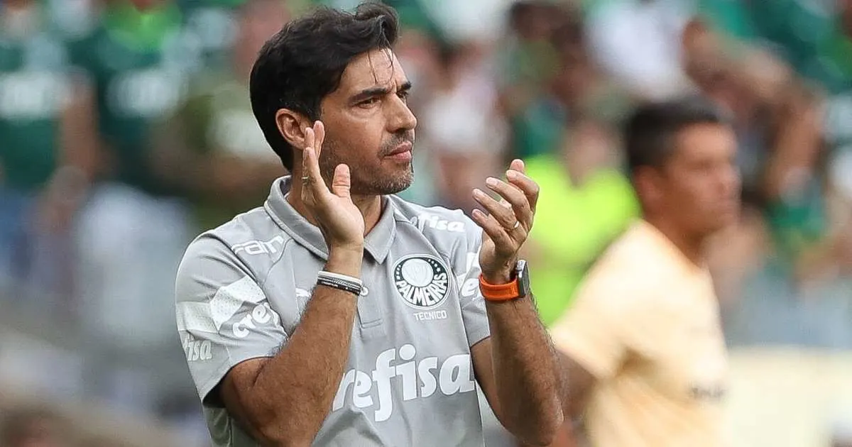 Abel Ferreira acredita que Palmeiras é favorecido, mas mantém confiança na equipe.