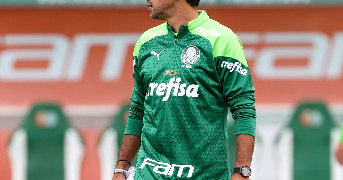 Abel Ferreira volta de Portugal e assume treino no Palmeiras