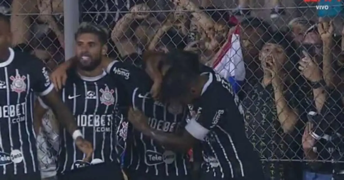 Romero comemora gols decisivos na vitória do Corinthians