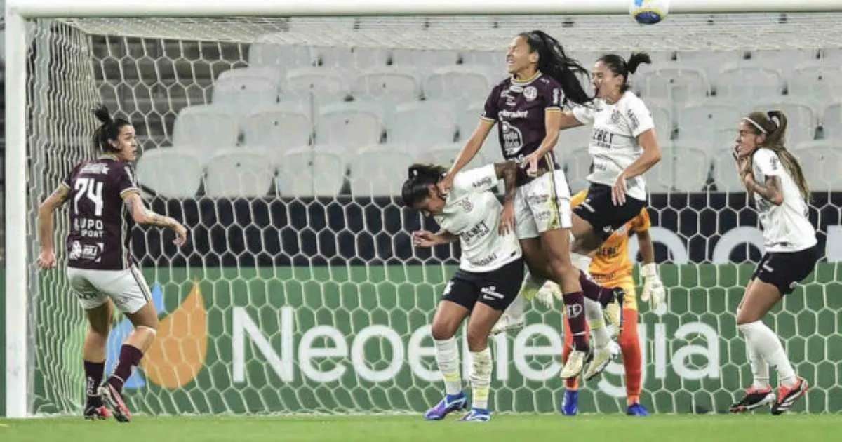 Corinthians mantém liderança mesmo após empate no Brasileirão feminino.