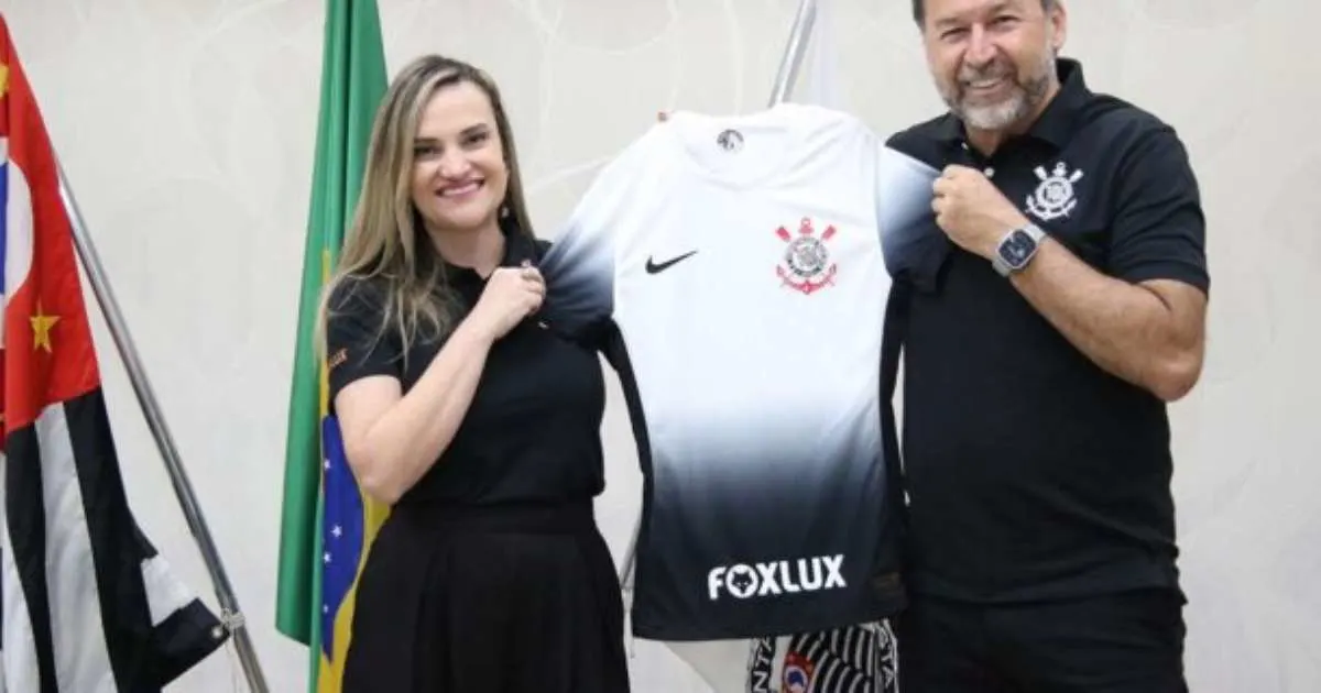 Corinthians fecha parceria com novo patrocinador para time masculino.