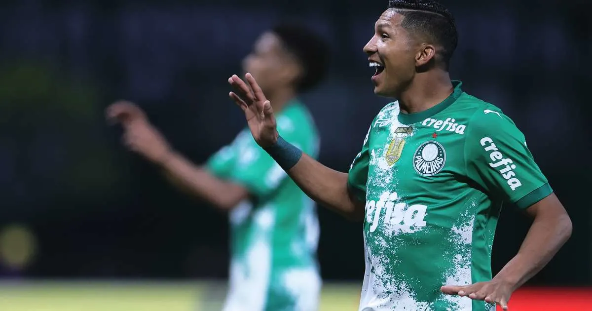 VAI SAIR? Atacante campeão confirma recebimento de proposta, e deixa futuro incerto no Palmeiras