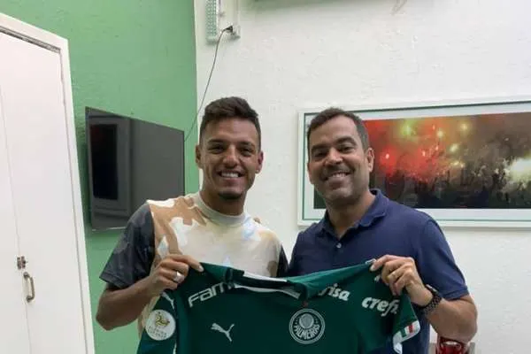 Após sequência no Palmeiras, Menino homenageia departamento de base