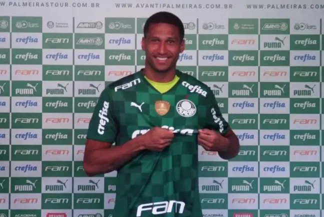 Apresentado, Murilo reitera confiança para ser o 'zagueiro canhoto' de Abel no Palmeiras