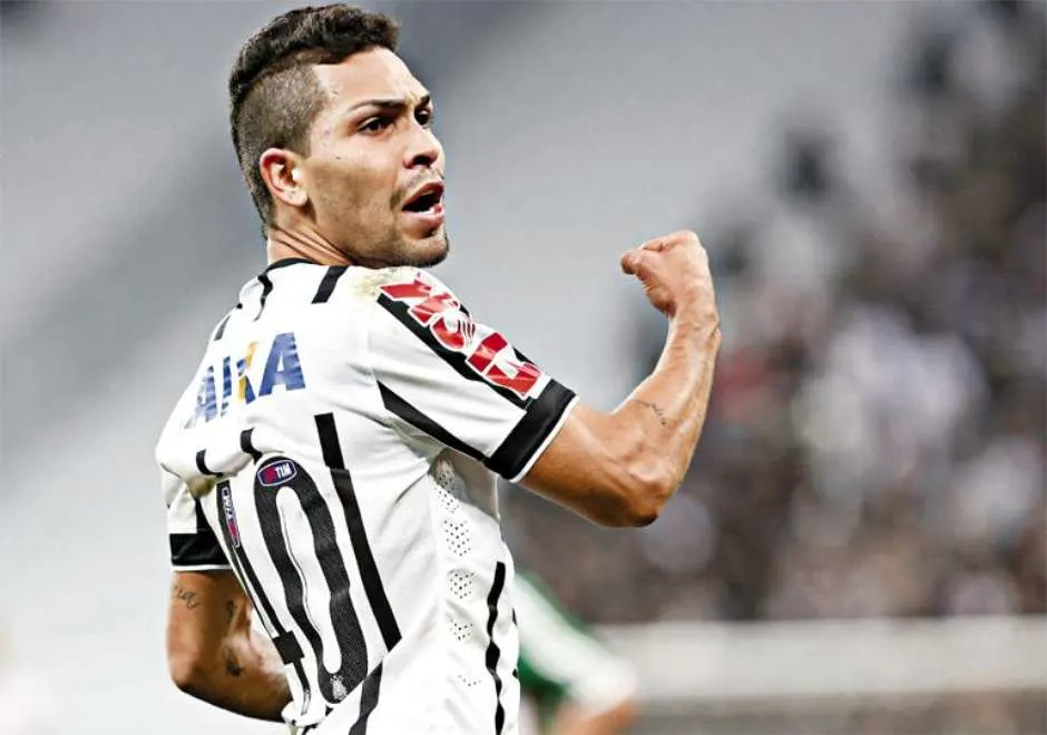 Ex-Corinthians, Petros é alvo de dois gigantes do futebol brasileiro