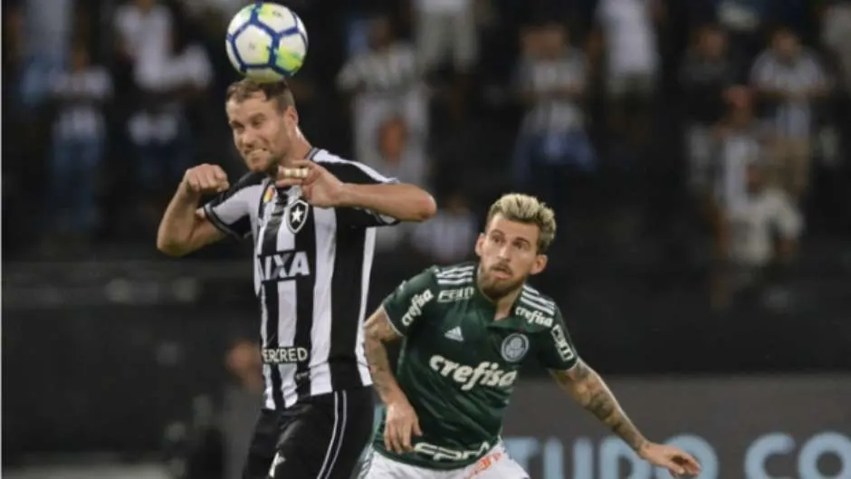 Roger não aponta falha em gol sofrido e admite gosto amargo com empate