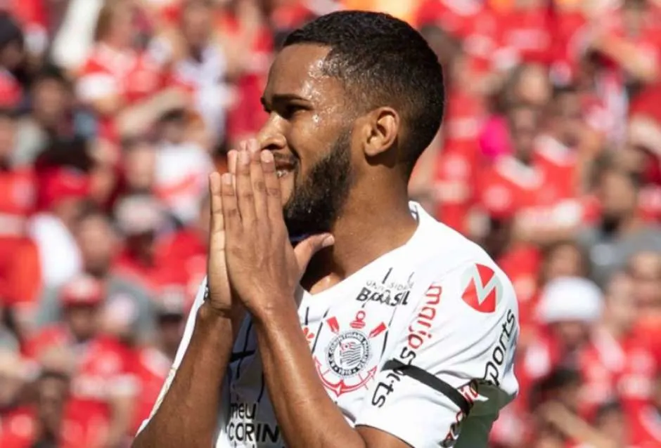 Everaldo tem lesão confirmada e desfalca o Corinthians por 15 dias