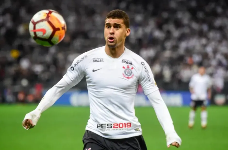 Léo Santos passa por cirurgia e tem retorno previsto para 2020 no Corinthians