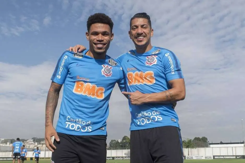 Corinthians não tem conseguido manter tradição de dupla dos volantes