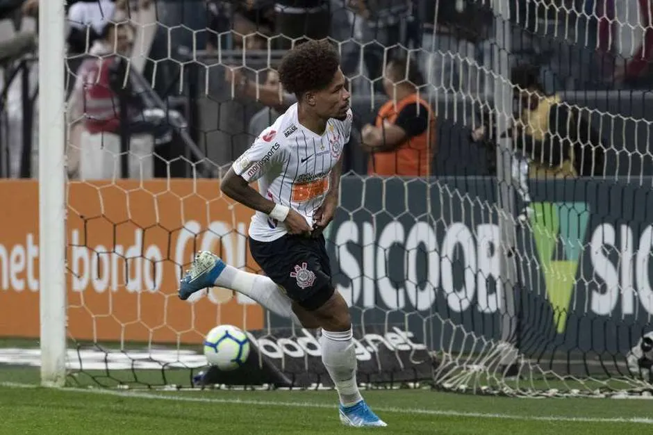 Na opinião de Júnior Urso, Corinthians é ''outro time com o técnico Coelho''