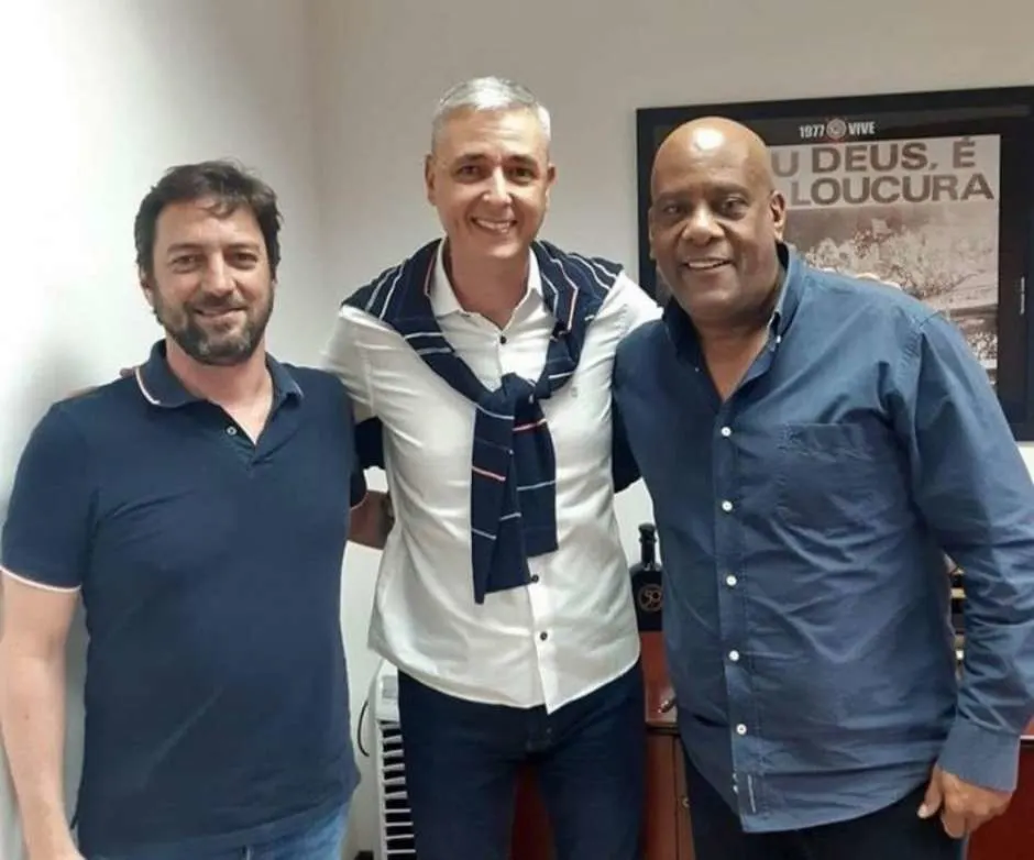 Corinthians se reapresenta com caras novas e apresentação de Tiago Nunes