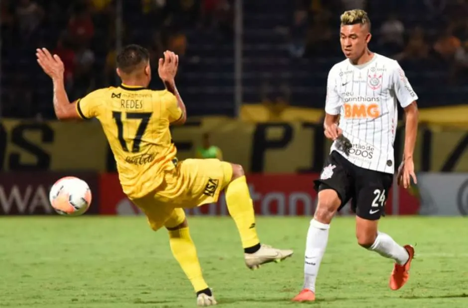 Jogadores do Corinthians condenam falta não marcada na origem do gol do Guaraní