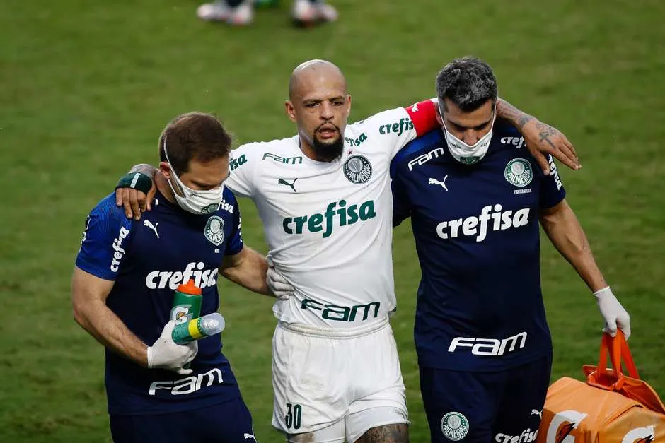 'Pit' voltando! Em recuperação, Felipe Melo publica vídeo caminhando sem muletas; assista