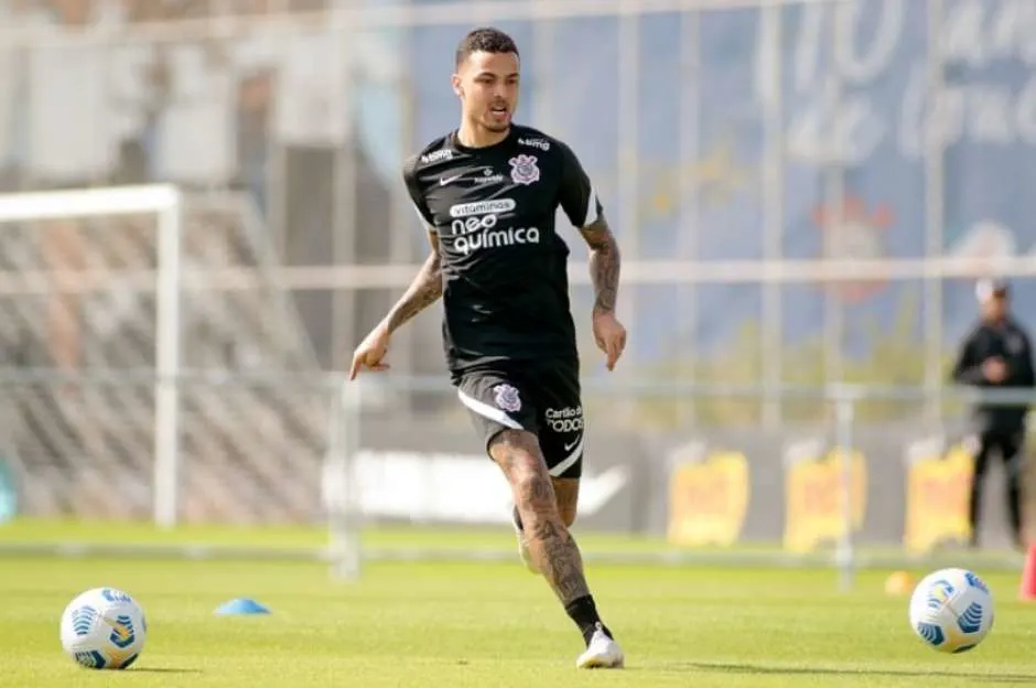 Tem espaço? Thiaguinho volta de empréstimo e já treina com elenco do Corinthians