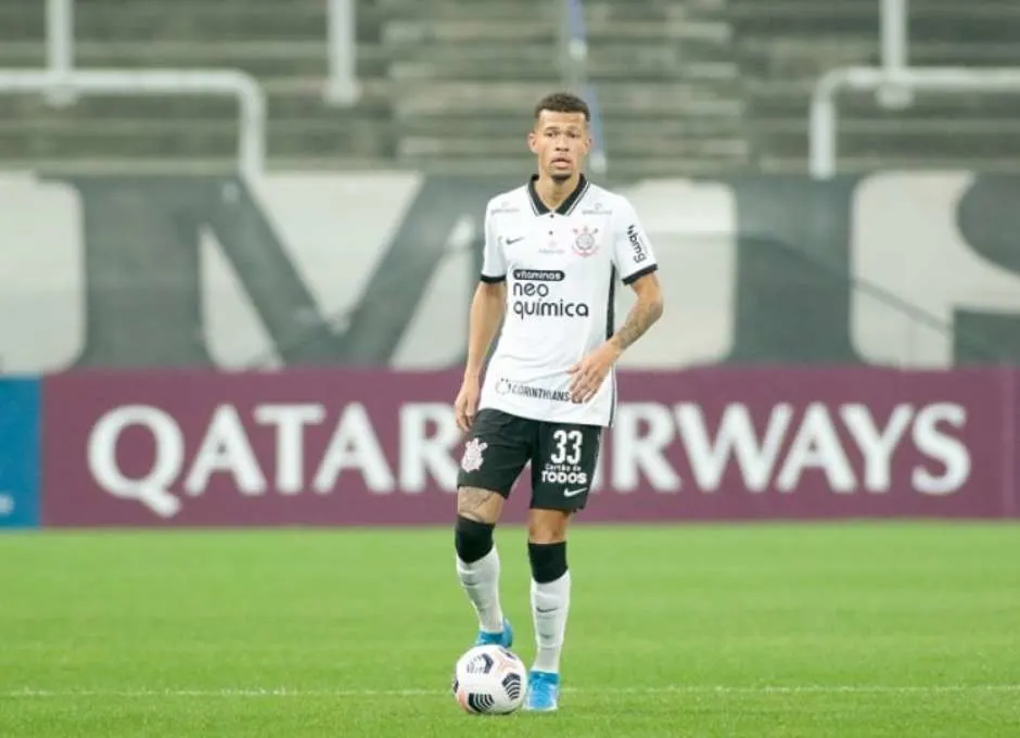 Sylvinho minimiza falha de jogador em derrota do Corinthians: 