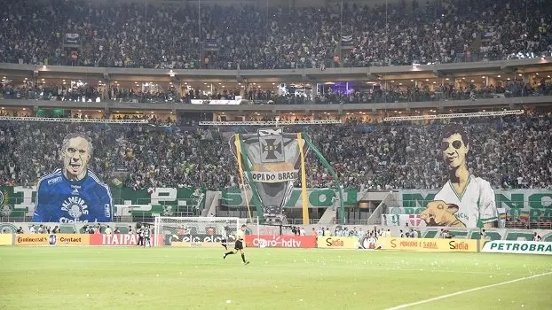 Homenageado por torcida organizada do Palmeiras, Prass faz questão de agradecer o carinho dos palestrinos