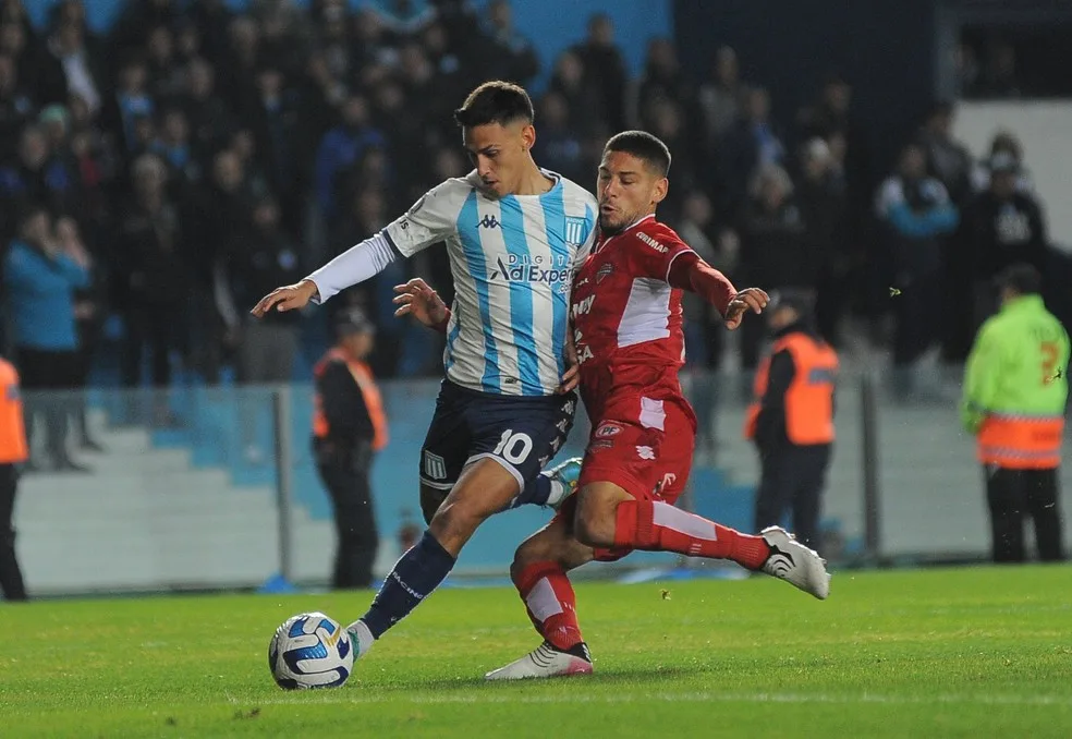 Matías Rojas chora em despedida do Racing, e dirigente do Corinthians confirma reforço