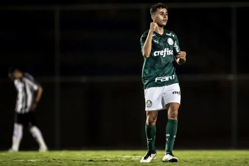 Palmeiras bate Atlético-MG fora de casa e segue invicto na liderança do Brasileiro sub-17