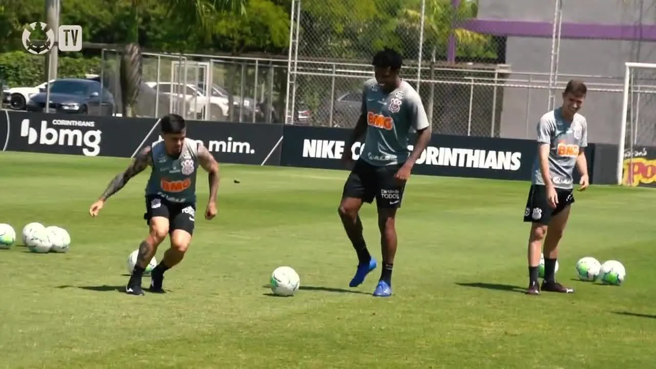 Gabriel e Fagner se desafiam em “mini-jogo” emocionante em treino do Corinthians; assista