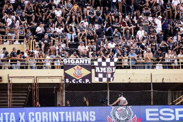 Torcida corintiana cobra antes da Copa do Brasil: Carlos Miguel pede sabedoria após eliminação.