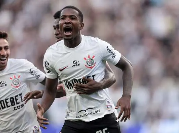 Cacá comemora estreia como titular e primeiro gol pelo Corinthians em entrevista.