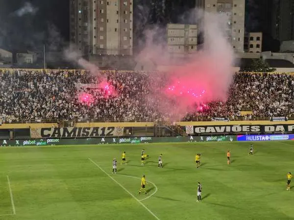 Após nova derrota, torcedores do Corinthians dão recado pré-clássico: 