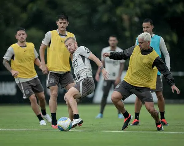 Corinthians se reapresenta sem António Oliveira após lesão diagnosticada em Maycon