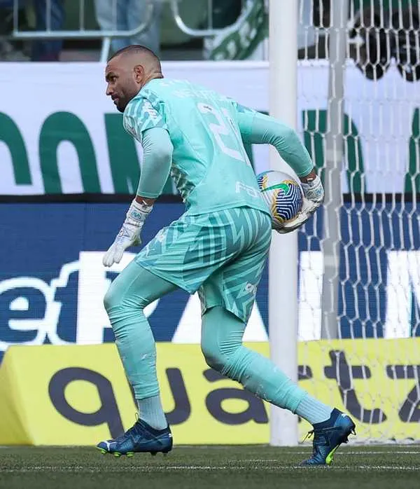 Empate valorizado por Weverton reforça regularidade do Palmeiras no Brasileirão