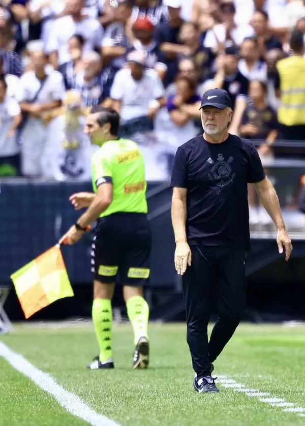 Erros bobos do Corinthians geram lamentações e necessidade de reformulação.