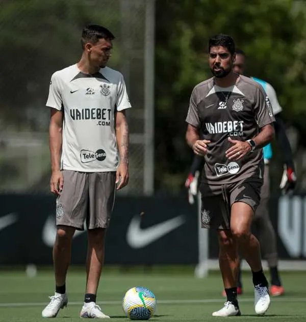 Treino do Corinthians: António Oliveira prepara ataque para jogo-treino contra o Santos