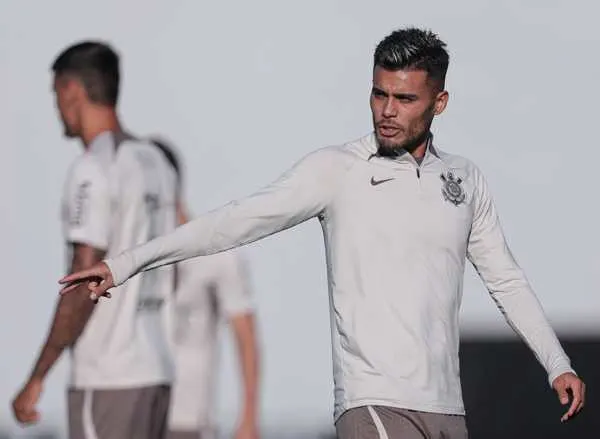 Possíveis mudanças na escalação do Corinthians para enfrentar o Bragantino