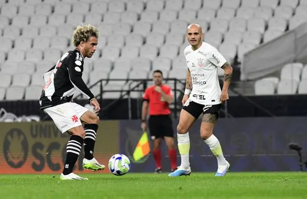 Em confronto direto para ficar na Série A, Vasco e Corinthians tentam aumentar produção ofensiva