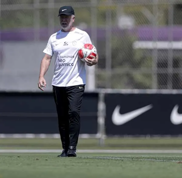 Mano faz primeiro teste na pré-temporada em busca de nova versão do Corinthians