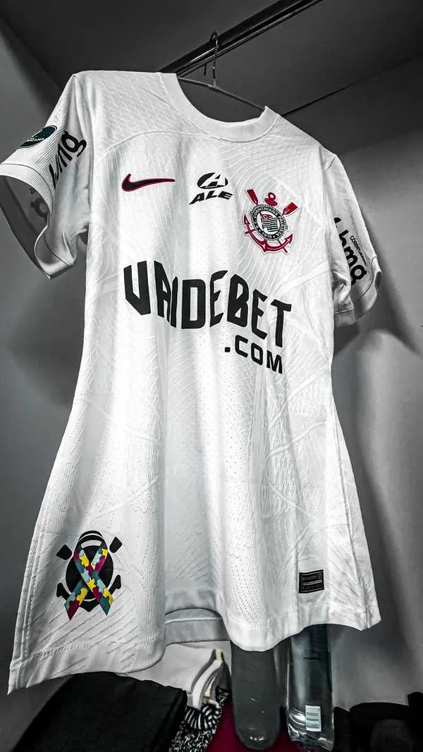 Corinthians apresenta novo uniforme em estreia contra o Fortaleza: detalhes da campanha.