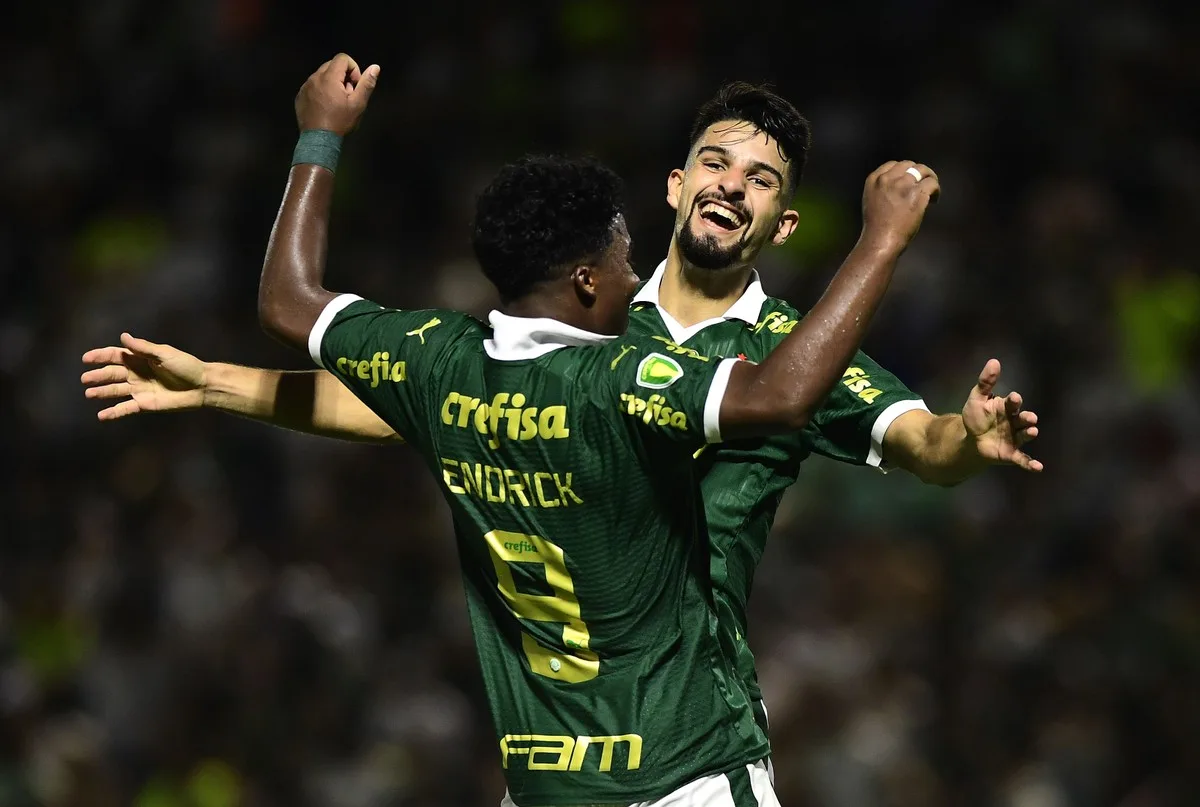 Palmeiras domina com hat-trick de Flaco López e avança na competição.