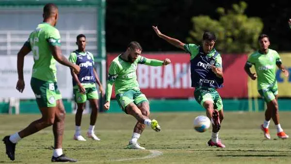 Abel realiza treino tático antes do Choque-Rei; Zé Rafael confirmado na escalação.