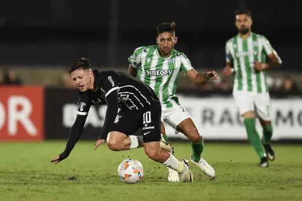 Empate do Corinthians na estreia na Sul-Americana é atribuído a falha defensiva.