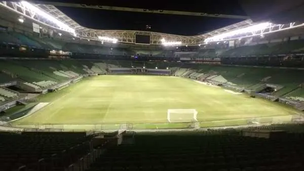 Palmeiras realiza teste no campo do Allianz e agenda novo treino