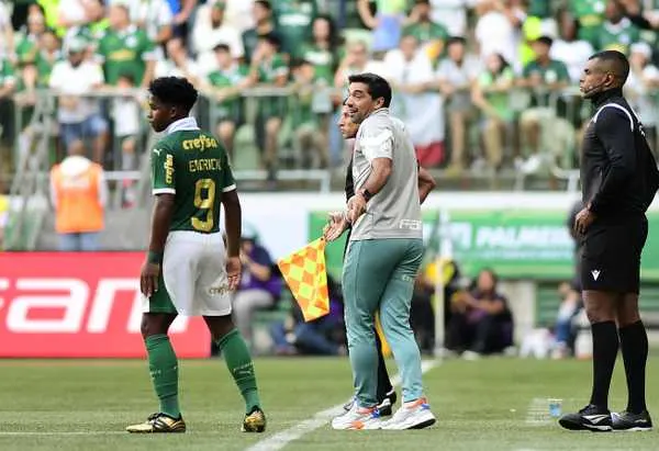 Abel critica cansaço do Palmeiras e assume culpa por não poupar Veiga.