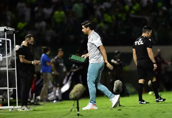 Abel critica baixo desempenho do Palmeiras em Barueri: 